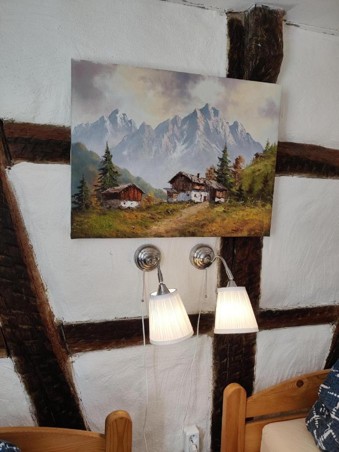 Gemuetliche Gaestezimmer In Einem Neu Sanierten Fachwerkhaus Sachsenheim Exterior photo