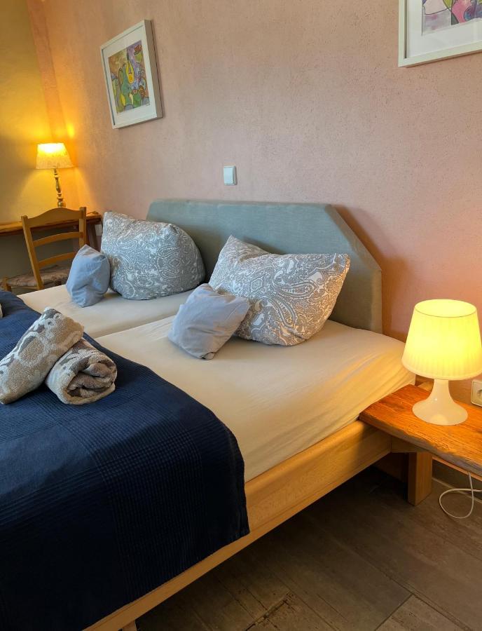 Gemuetliche Gaestezimmer In Einem Neu Sanierten Fachwerkhaus Sachsenheim Exterior photo
