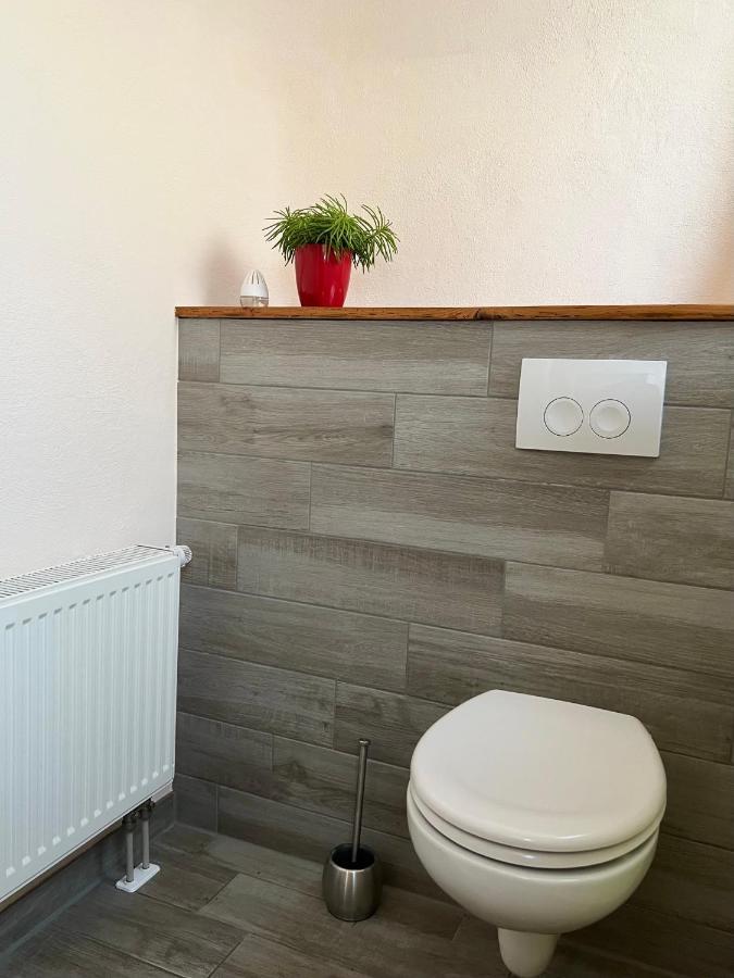 Gemuetliche Gaestezimmer In Einem Neu Sanierten Fachwerkhaus Sachsenheim Exterior photo
