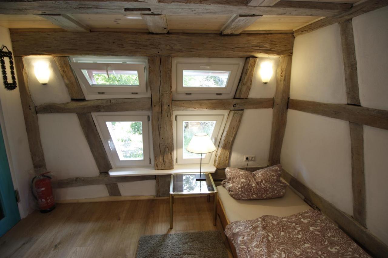 Gemuetliche Gaestezimmer In Einem Neu Sanierten Fachwerkhaus Sachsenheim Exterior photo