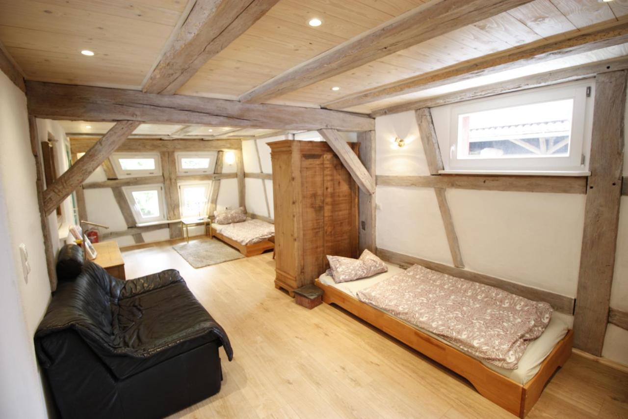 Gemuetliche Gaestezimmer In Einem Neu Sanierten Fachwerkhaus Sachsenheim Exterior photo