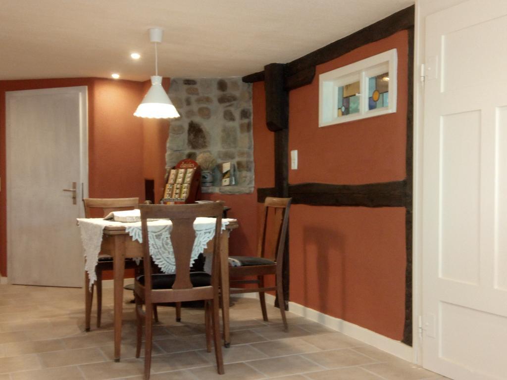 Gemuetliche Gaestezimmer In Einem Neu Sanierten Fachwerkhaus Sachsenheim Exterior photo