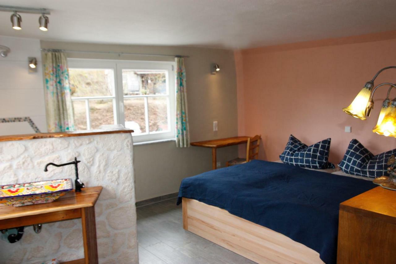 Gemuetliche Gaestezimmer In Einem Neu Sanierten Fachwerkhaus Sachsenheim Exterior photo